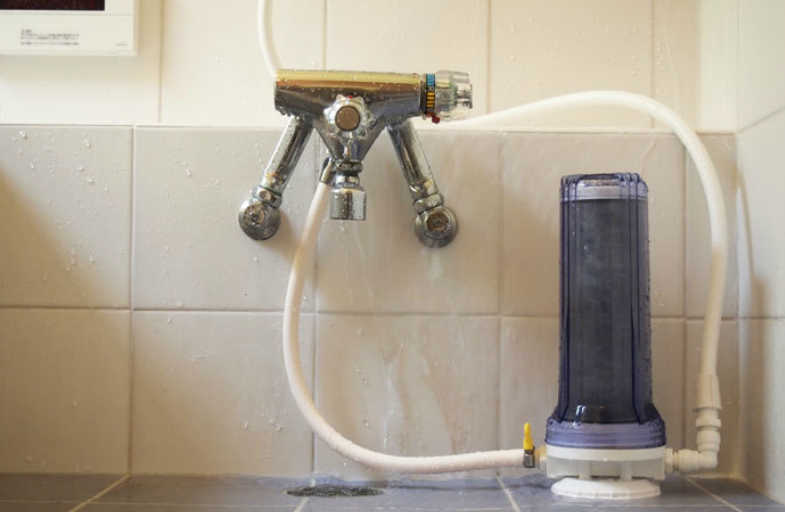 シャワー浄水器